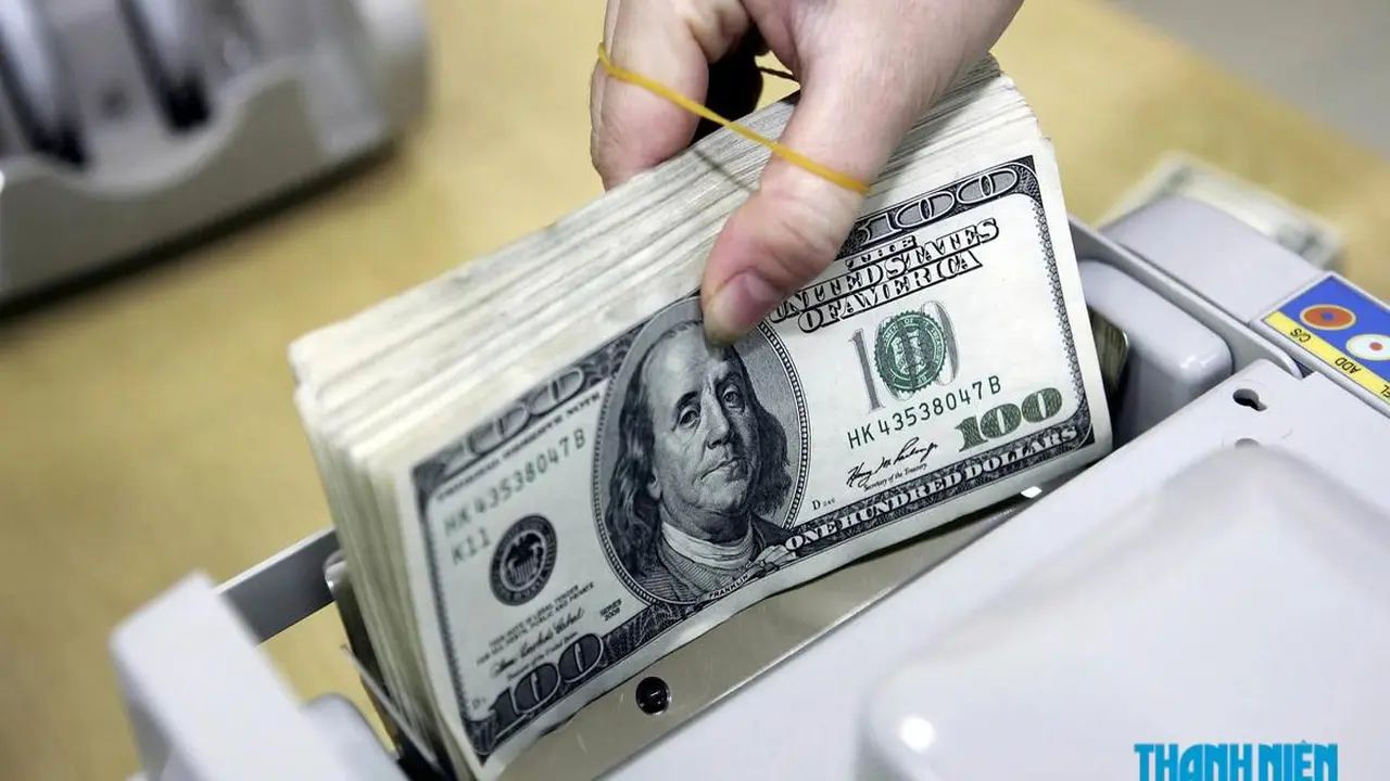 أسعار الفائدة ترتفع في البنوك مع تذبذب سعر صرف الدولار اليوم
